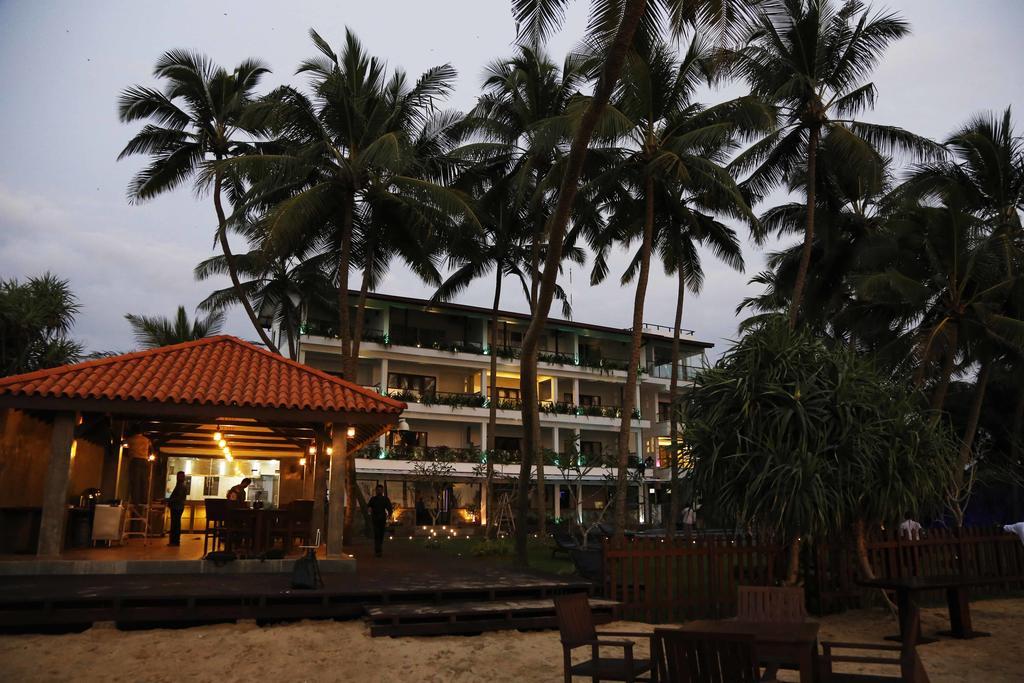 Blue Beach Hotel Wadduwa Exterior photo